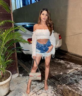 Nikki Tamboli feet photo 7