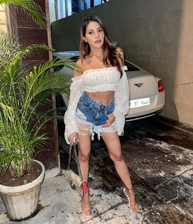 Nikki Tamboli feet photo 6