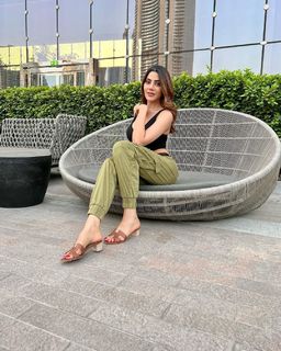 Nikki Tamboli feet photo 16