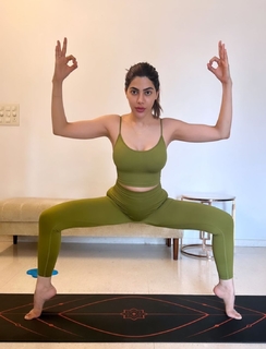 Nikki Tamboli feet photo 12
