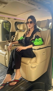Nikki Tamboli feet photo 11