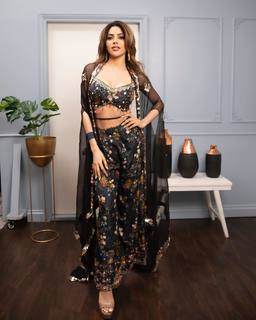 Nikki Tamboli feet photo 19