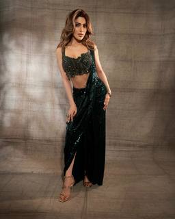 Nikki Tamboli feet photo 16