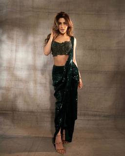 Nikki Tamboli feet photo 15