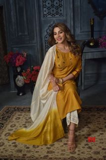 Nikki Tamboli feet photo 19