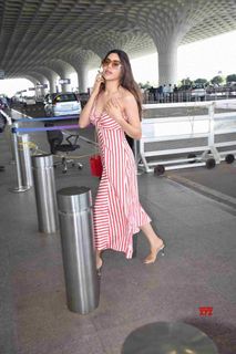 Nikki Tamboli feet photo 10
