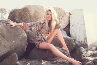 Nikkie Plessen feet photo thumbnail