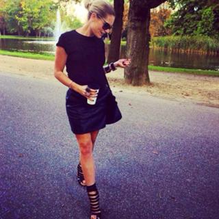 Nikkie Plessen feet photo thumbnail