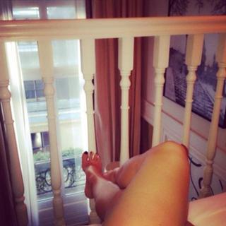 Nikkie Plessen feet photo thumbnail