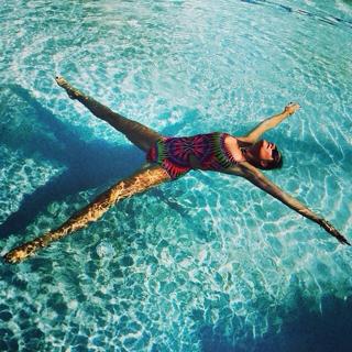 Nikkie Plessen feet photo thumbnail