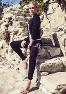 Nikkie Plessen feet photo thumbnail