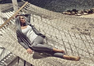 Nikkie Plessen feet photo thumbnail