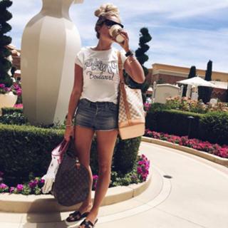Nikkie Plessen feet photo thumbnail
