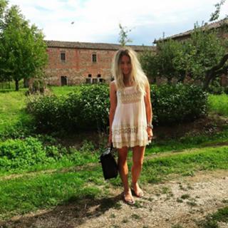 Nikkie Plessen feet photo thumbnail
