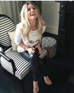 Nikkie Plessen feet photo thumbnail