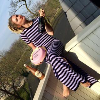 Nikkie Plessen feet photo thumbnail