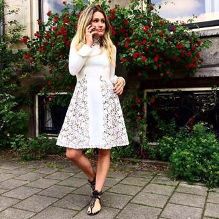 Nikkie Plessen feet photo thumbnail