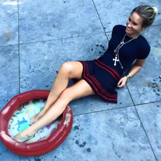 Nikkie Plessen feet photo thumbnail