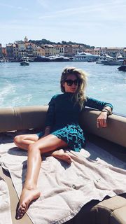 Nikkie Plessen feet photo thumbnail