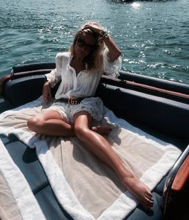 Nikkie Plessen feet photo thumbnail