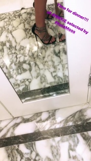 Nikkie Plessen feet photo thumbnail