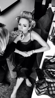 Nikkie Plessen feet photo thumbnail