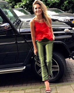 Nikkie Plessen feet photo thumbnail