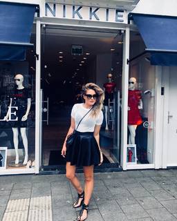 Nikkie Plessen feet photo thumbnail