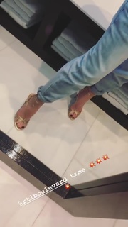Nikkie Plessen feet photo thumbnail