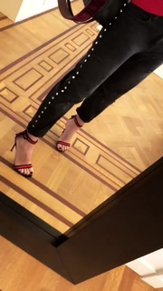 Nikkie Plessen feet photo thumbnail