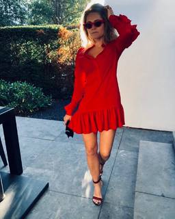 Nikkie Plessen feet photo thumbnail