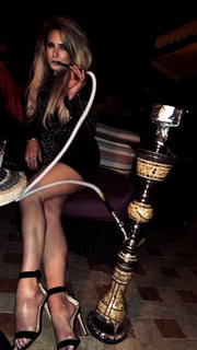 Nikkie Plessen feet photo thumbnail