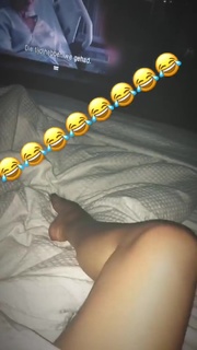 Nikkie Plessen feet photo thumbnail