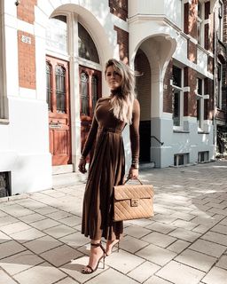 Nikkie Plessen feet photo thumbnail