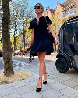 Nikkie Plessen feet photo thumbnail