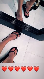 Nikkie Plessen feet photo thumbnail