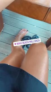 Nikkie Plessen feet photo thumbnail