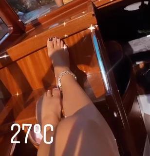 Nikkie Plessen feet photo thumbnail
