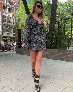 Nikkie Plessen feet photo thumbnail