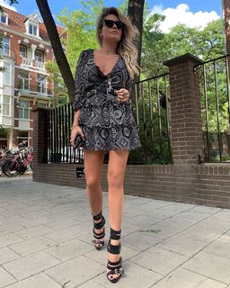 Nikkie Plessen feet photo thumbnail