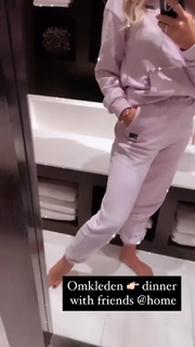 Nikkie Plessen feet photo thumbnail