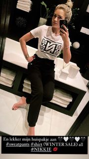 Nikkie Plessen feet photo thumbnail