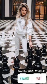 Nikkie Plessen feet photo thumbnail