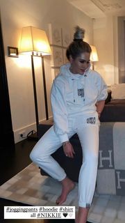 Nikkie Plessen feet photo thumbnail