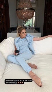 Nikkie Plessen feet photo thumbnail