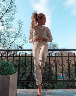 Nikkie Plessen feet photo thumbnail
