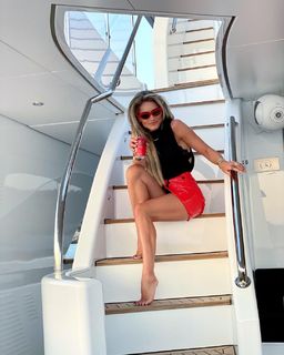 Nikkie Plessen feet photo thumbnail