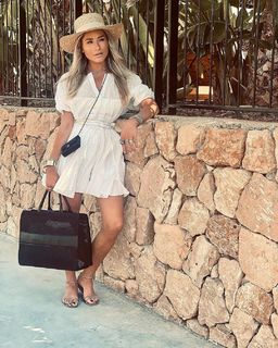 Nikkie Plessen feet photo thumbnail