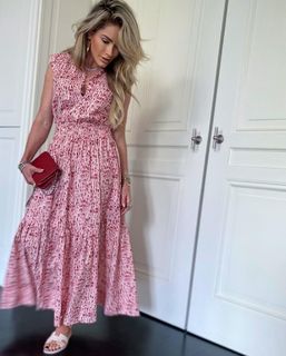 Nikkie Plessen feet photo thumbnail