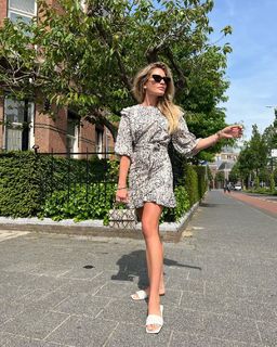 Nikkie Plessen feet photo thumbnail